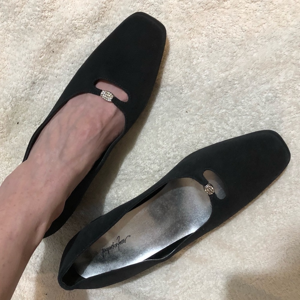 Black dress shoes